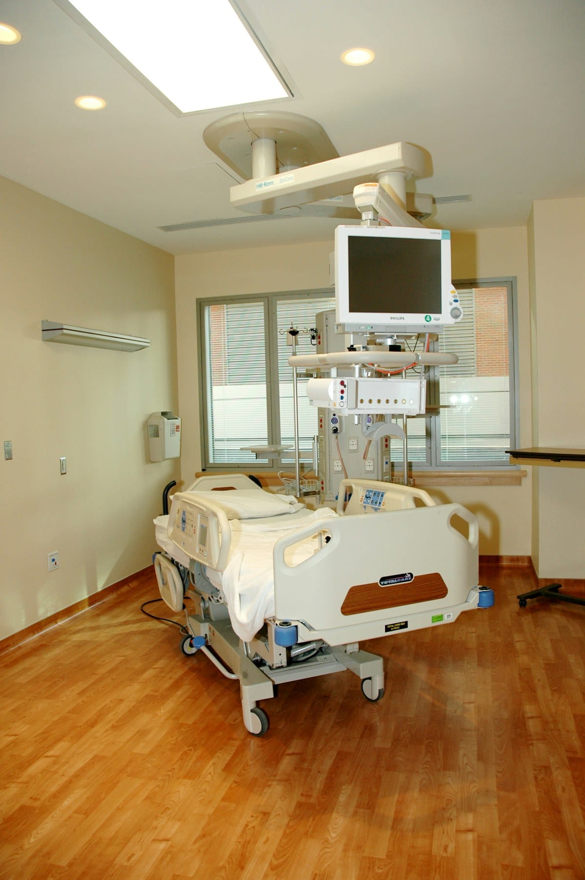 Healthcare provider discussing observation hospital definition and discharge instructions with patient